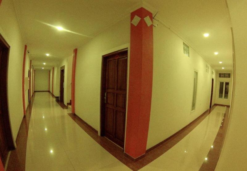 Oyo 90473 Gowin Hotel Kuta  Exterior photo