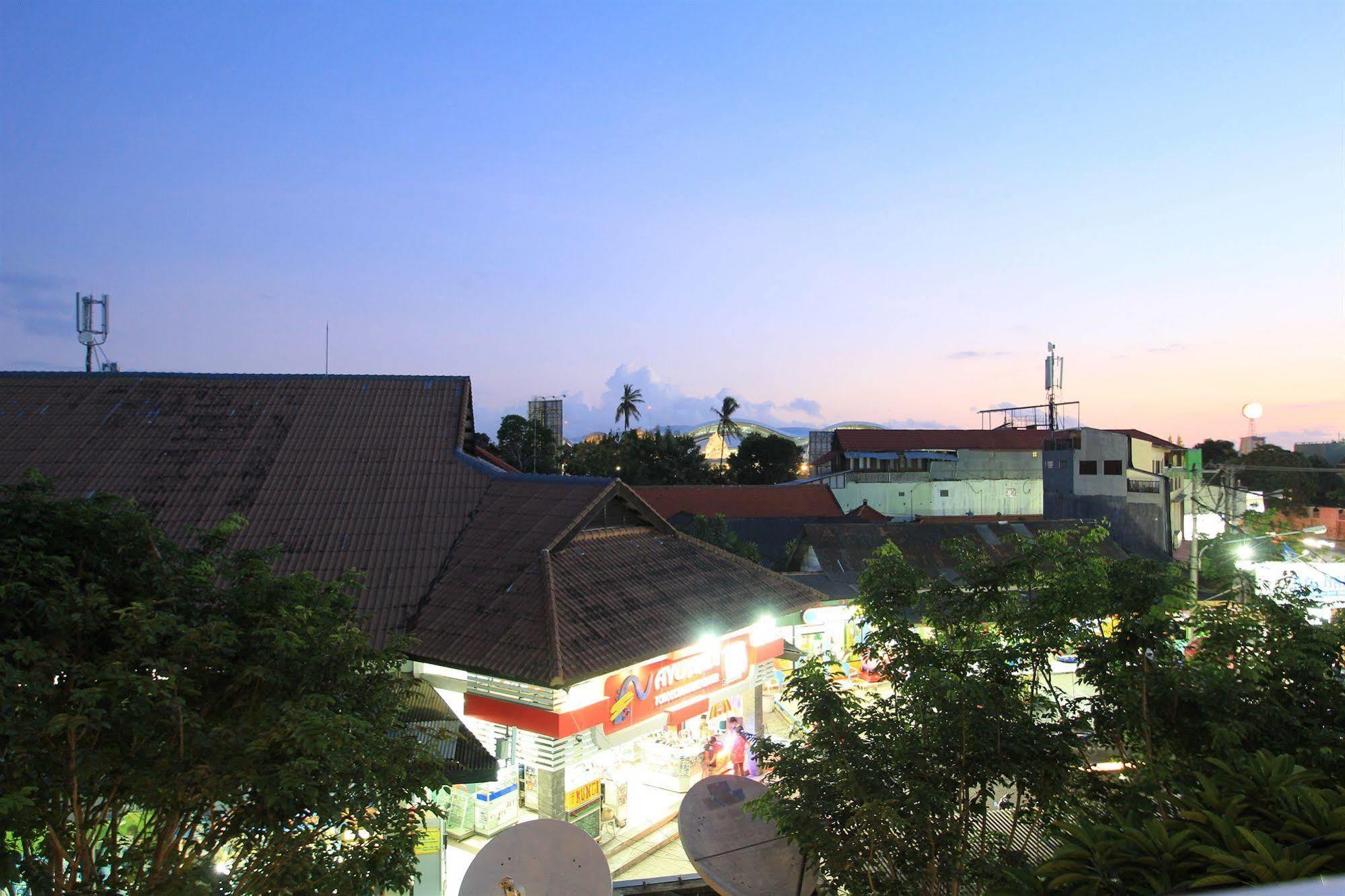 Oyo 90473 Gowin Hotel Kuta  Exterior photo