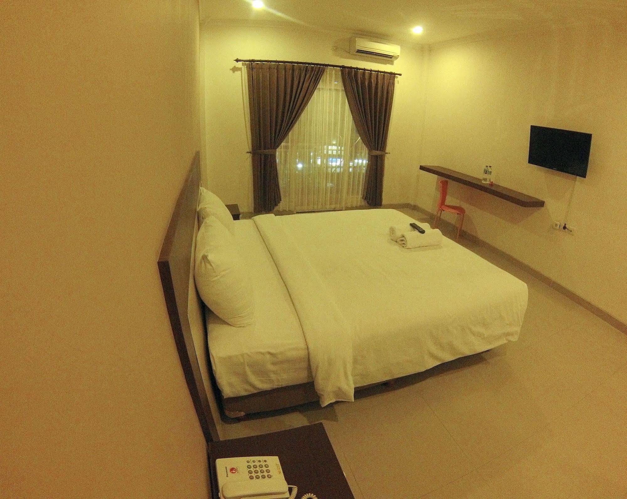 Oyo 90473 Gowin Hotel Kuta  Exterior photo